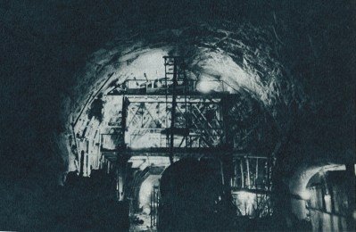 新関門トンネル工事現場（「トンネルと地下」1975-3「山陽新幹線岡山‐博多間のトンネル工事について トンネル223kmの総まとめ」より転載）