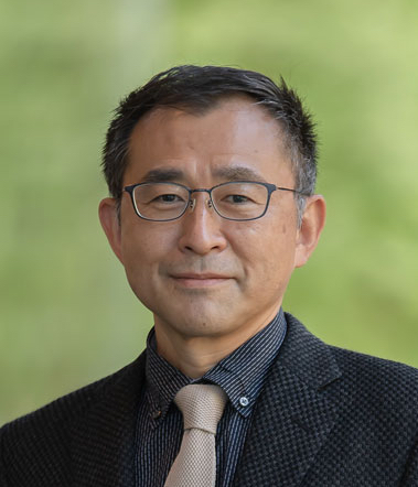 著者近影 佐藤 靖彦